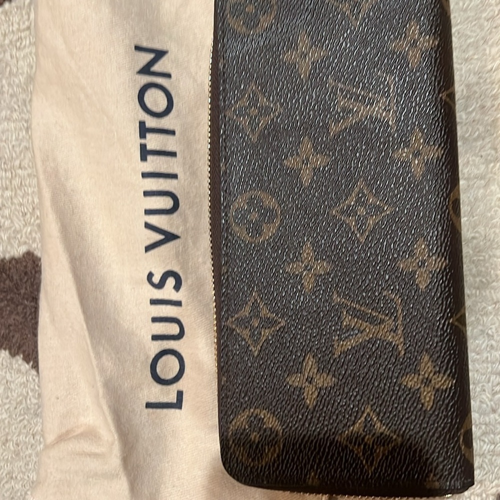 Louis Vuitton Clémence zip Wallet in Fuchsia.  Excellent Condition! - Picture 5 of 5